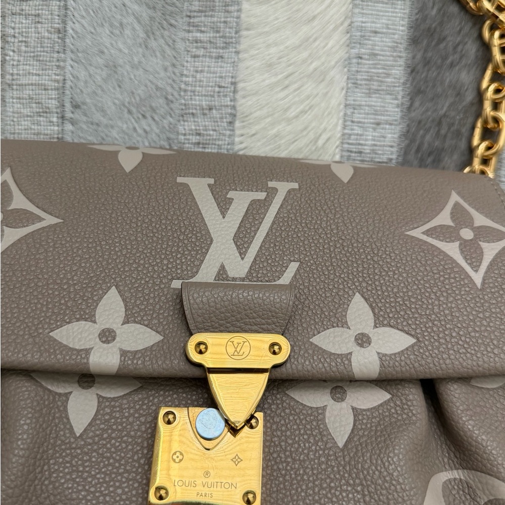 L. Light brown purse - Picture 2 of 5